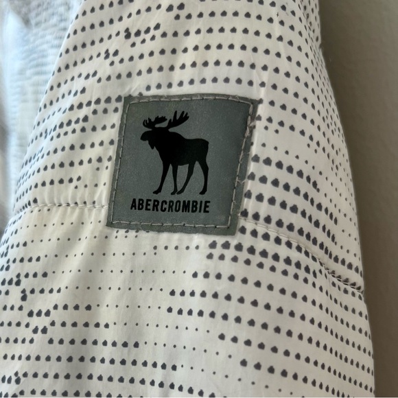 Abercrombie Kids Full Zip Hooded Puffer Snow Jacket Unisex Size 11-12 White Gray - Picture 2 of 6